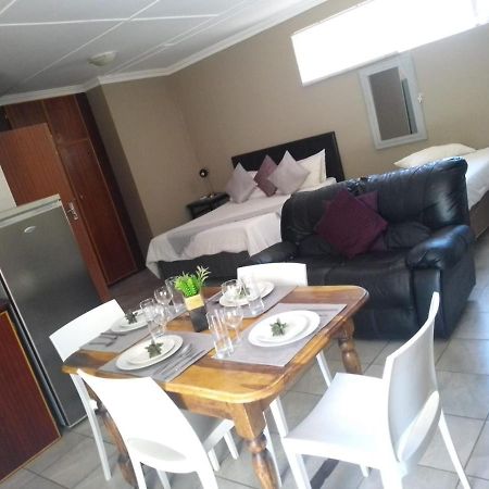 Aandrus Guesthouse Bloemfontein Exterior foto