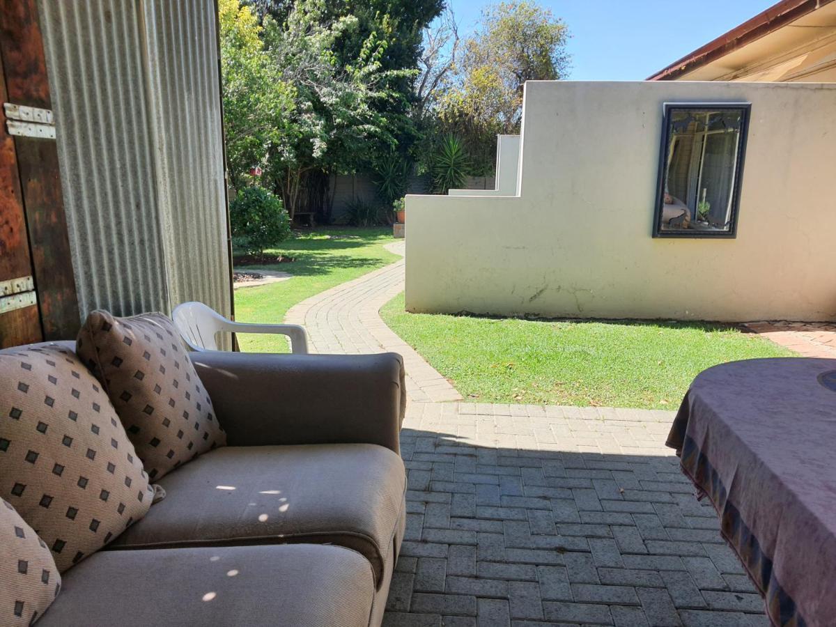 Aandrus Guesthouse Bloemfontein Exterior foto