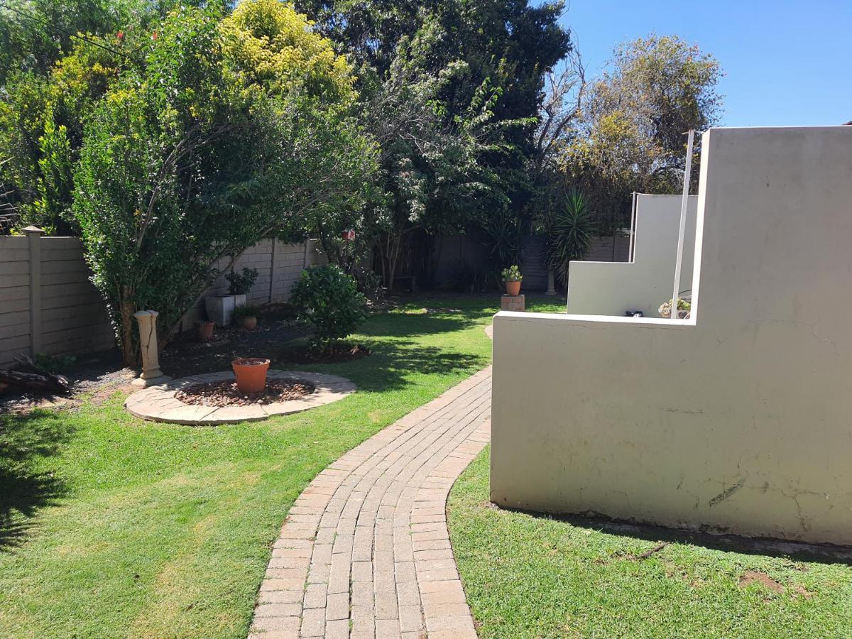 Aandrus Guesthouse Bloemfontein Exterior foto
